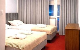 Motel Jasminowy Dworek Czlekowka 67 B